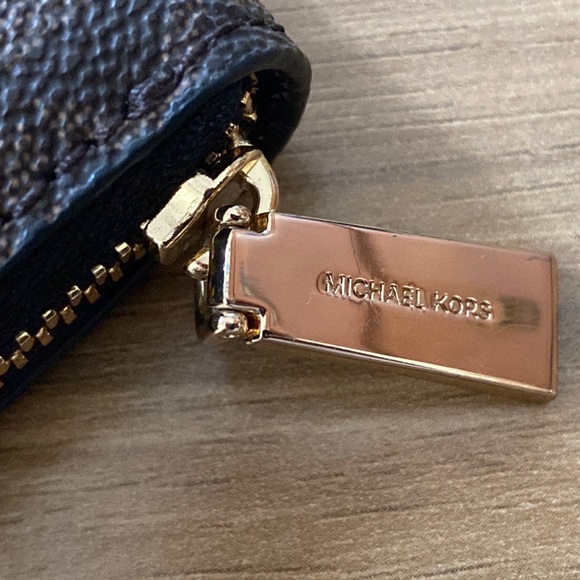 Michael Kors Jet Set Travel Medium Zip Around Card Case Credit Card Wallet - Picture 2 of 7